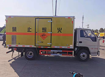 猇亭爆破器材运输车工人安全操作规范与智能技术保障